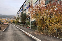 В УСТЬ-КУТЕ ЗАВЕРШЕНЫ РАБОТЫ ПО БЛАГОУСТРОЙСТВУ  ДВОРОВЫХ ТЕРРИТОРИЙ